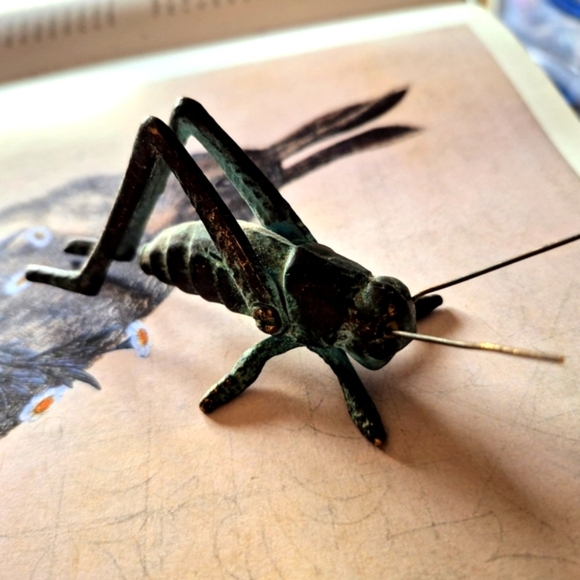 Green Metal Brass Grasshopper Reptile Decor - Picture 7 of 11